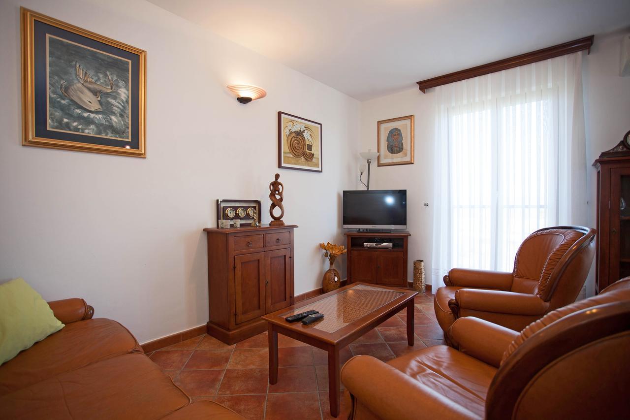 Apartment Pia โรวีน ภายนอก รูปภาพ